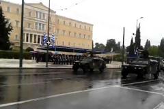 ΥΠΟ ΒΡΟΧΗ ΚΑΙ ΧΩΡΙΣ ΚΑΓΚΕΛΑ Η ΣΤΡΑΤΙΩΤΙΚΗ ΠΑΡΕΛΑΣΗ ΓΙΑ ΤΗΝ 25η ΜΑΡΤΙΟΥ VD