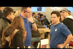 Στο κατάστημα της Apple προωθούσαν προϊόντα της Microsoft