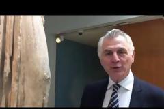 Επιστολή του Δημάρχου Περιστερίου… στα πόδια της Καρυάτιδας! [video]