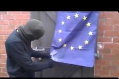 Δείτε τι συμβαίνει όταν Βρετανός νεοναζί προσπαθεί να κάψει την σημαία της ΕΕ
