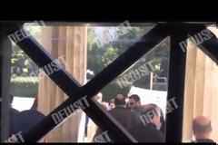 Εισβολή αντιεξουσιαστών στο προαύλιο της Βουλής και προσαγωγές