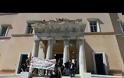 Καρέ καρέ το βίντεο με το ΝΤΟΥ των αντιεξουσιαστών χθες στην Βουλή