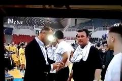 Το βίντεο της ημέρας: ΤΡΕΛΟΣ ΠΑΟΚΤΣΗΣ παίρνει μετάλλιο μαζί με την ομάδα! [video]