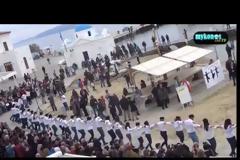 Εντυπωσιακό ομαδικό χασάπικο στο Γυαλό Μυκόνου... [video]