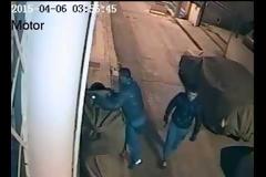 Δείτε πώς έκλεψαν μηχανή μέσα σε 2 λεπτά, στην Καλλιθέα [video]