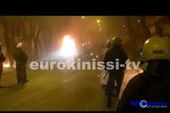 Χάος στο Πολυτεχνείο: Μολότοφ, φωτιές σε κάδους, κρότου λάμψης και συγκρούσεις [photos + video]
