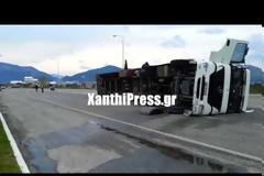 ΑΠΙΣΤΕΥΤΟ: Ντελαπάρισε και 2η νταλίκα της ίδιας εταιρείας, την ίδια ώρα στην Ξάνθη [photos + video]