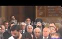 Αρνήθηκε να κάτσει στη θέση του Προέδρου ο Παυλόπουλος στην εκκλησία [video]