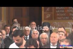 Ο Παυλόπουλος αρνήθηκε να κάτσει στη θέση του Προέδρου στη Μητρόπολη! [video]