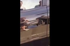 Μετά από αυτό θα διστάσετε να ξανανοίξετε πόρτα αυτοκινήτου [video]