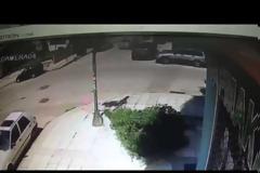 Δείτε τον βαρυποινίτη που αναστάτωσε την Πάτρα, ενώ κάνει διάρρηξη σε κεντρική καφετέρια [video]