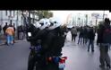 Ερωτηματικά για τον αστυνομικό που έφερε κάμερα στο κράνος του [videos]