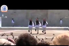 Η τούμπα του τσολιά μπροστά σε πλήθος κόσμου που κάνει το γύρο του διαδικτύου! [video]