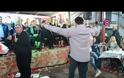 Απίστευτο : Eπαιξε κλαρίνο με την μύτη του σε πανηγύρι... [video]