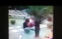 ΦΡΙΚΗ χωρίς προηγούμενο! Σκότωσε στο ξύλο τη γυναίκα του - ΠΑΓΩΝΕΙ το αίμα το βίντεο... [video]