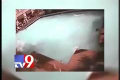 Τσουνάμι σε πισίνα προκάλεσε ο σεισμός στο Νεπάλ - Δείτε το βίντεο