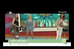 Πρόσεχε βρε Κατερίνα! Η ΑΜΗΧΑΝΙΑ της Καινούργιου όταν ΑΝΟΙΞΕ η μπλούζα της στον αέρα [video]