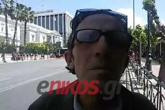 Ξανοίχτηκε ο Υπουργός - Αυτό είναι το ποσό που έδωσε σε άστεγο στο Σύνταγμα... [video]
