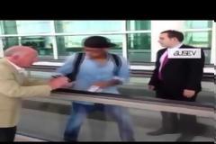 Ο ΑΠΑΡΑΔΕΚΤΟΣ Μέσι - Δείτε τι έκανε σε ηλικιωμένο... [video]