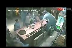 Και εκεί που όλοι πανηγύριζαν κάποιος είπε να το παρακάνει - Το αποτέλεσμα; Επικό... [video]