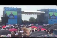 Tim Cook στους φοιτητές: Μην σπαταλάτε τη ζωή σας μένοντας στο περιθώριο