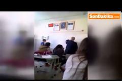 Δε το χωράει το μυαλό μας! Καθηγητής σβήνει τον πίνακα με το κεφάλι μαθητή... [video]