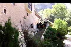 Καλάβρυτα: Στις φλόγες το Μεγάλο Σπήλαιο, εγκλωβισμένοι μοναχοί...Το σενάριο της άσκησης