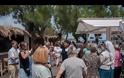 Kαλωσόρισμα Δανών τουριστών στην Μυτιλήνη με παραδοσιακούς χορούς, ούζα και τοπικούς μεζέδες! [video]