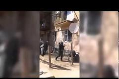 VIDEO-ΣΟΚ: Πέταξε το μωρό της από το μπαλκόνι για να το πιάσει ο σύζυγός της! [video]