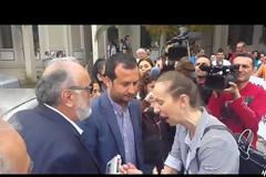 Το σπαρακτικό ευχαριστώ στον Π. Κουρουμπλή από την μητέρα της μικρής Ραφαέλας - Το στιγμιότυπο συγκλονίζει... [video]