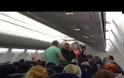 Χαμός σε πτήση με προορισμό την Κρήτη - Καρέ καρέ η σύλληψη επιβάτη μέσα στο αεροπλάνο [video]