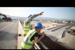 Εντυπωσιακή κατεδάφιση της γέφυρας στον κόμβο του Ρίου [video]