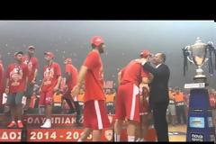 ΤΟ... SHOW ΤΟΥ ΠΡΙΝΤΕΖΗ ΚΑΙ Ο ΚΑΒΒΑΔΑΣ ΜΕ ΤΗΝ ΣΚΟΥΠΑ ΣΕ ΒΙΝΤΕΟ!