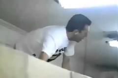 MHN ΣOY TYXEI: Να πας τουαλέτα και να εμφανιστεί αυτό... [video]