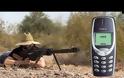Χτύπησαν με ένα Rifle ένα ΝΟΚΙΑ 3310 και δείτε τι έγινε... [video]