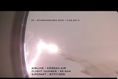 Κεραυνός χτυπάει Boeing της Korean Air Lines [video]