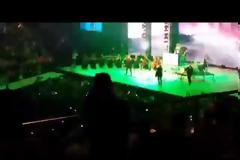 Αυτή την ώρα στη σκηνή των Mad Video Music Awards 2015 γίνεται κυριολεκτικά χαμός... [video]