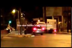 ΕΤΣΙ απαντάει στο δημοψήφισμα ο δήμος Αθηνών - Ξηλώνει επιλεκτικά τις αφίσες του Όχι [video]