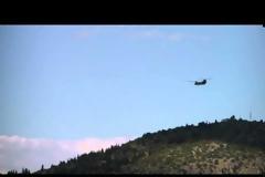 Ελικόπτερο Chinook πάνω από την Καστοριά (βίντεο)