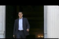 DIE ZEIT: Η ΕΛΛΑΔΑ ΣΥΜΜΟΡΦΩΘΗΚΕ ΜΕ ΜΕΙΩΣΕΙΣ ΣΥΝΤΑΞΕΩΝ ΚΑΙ ΑΥΞΗΣΗ ΦΟΡΩΝ