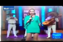 Αυτό που έπαθε αυτή η τραγουδίστρια εώ ήταν στον αέρα τηλεοπτικής εκπομπής δεν υπάρχει [video]
