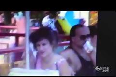 ΑΠΙΣΤΕΥΤΟ – ΚΟΙΤΑΖΕ το video της παιδικής της ηλικίας και ΠΑΓΩΣΕ με αυτό που παρατήρησε