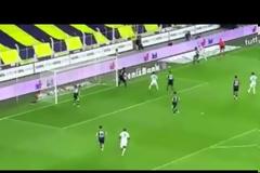 ΕΡΧΕΤΑΙ ΣΤΗΝ ΕΛΛΑΔΑ ΓΙΑ ΤΟΝ ΘΡΥΛΟ! *VIDEOS*
