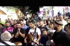 Πλημμύρισαν από... καντάδες τα σοκάκια του Ρεθύμνου