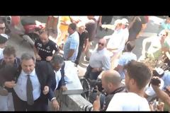 Πέταξαν αυγά στον Πάνο Καμμένο - ΦΩΤΟ - ΒΙΝΤΕΟ