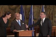 Βίντεο Σοκ: Ο Γάλλος ΥΠΕΞ καταρρέει μπροστά στις κάμερες