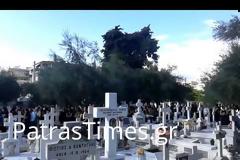 Θρήνος δίχως τέλος - Έκλαψε και ο θεός με τα λόγια της μάνα στη ταφή του παιδιού της... [video]