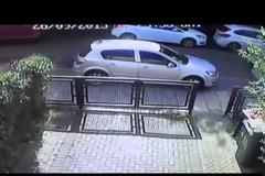 Βίντεο Σοκ: Χτυπήθηκε από αυτοκίνητο αλλά δείτε πως ξεγέλασε τον θάνατο...