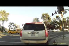 Οδηγούσε μέχρι που βρήκε στη λωρίδα του ένα… [video]