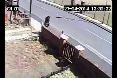 ΡΕΖΙΛΙ:  Προσπάθησε να εντυπωσιάσει μια κοπέλα αλλά στο τέλος έφαγε τα μούτρα του [video]